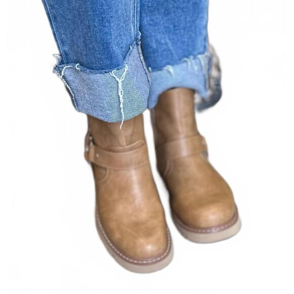 Amazon.com | Corkys Footwear Womens Pick Of The Patch Boots  NEW CORKYS FOOTWEAR women\'s pick of the patch bootie in caramel